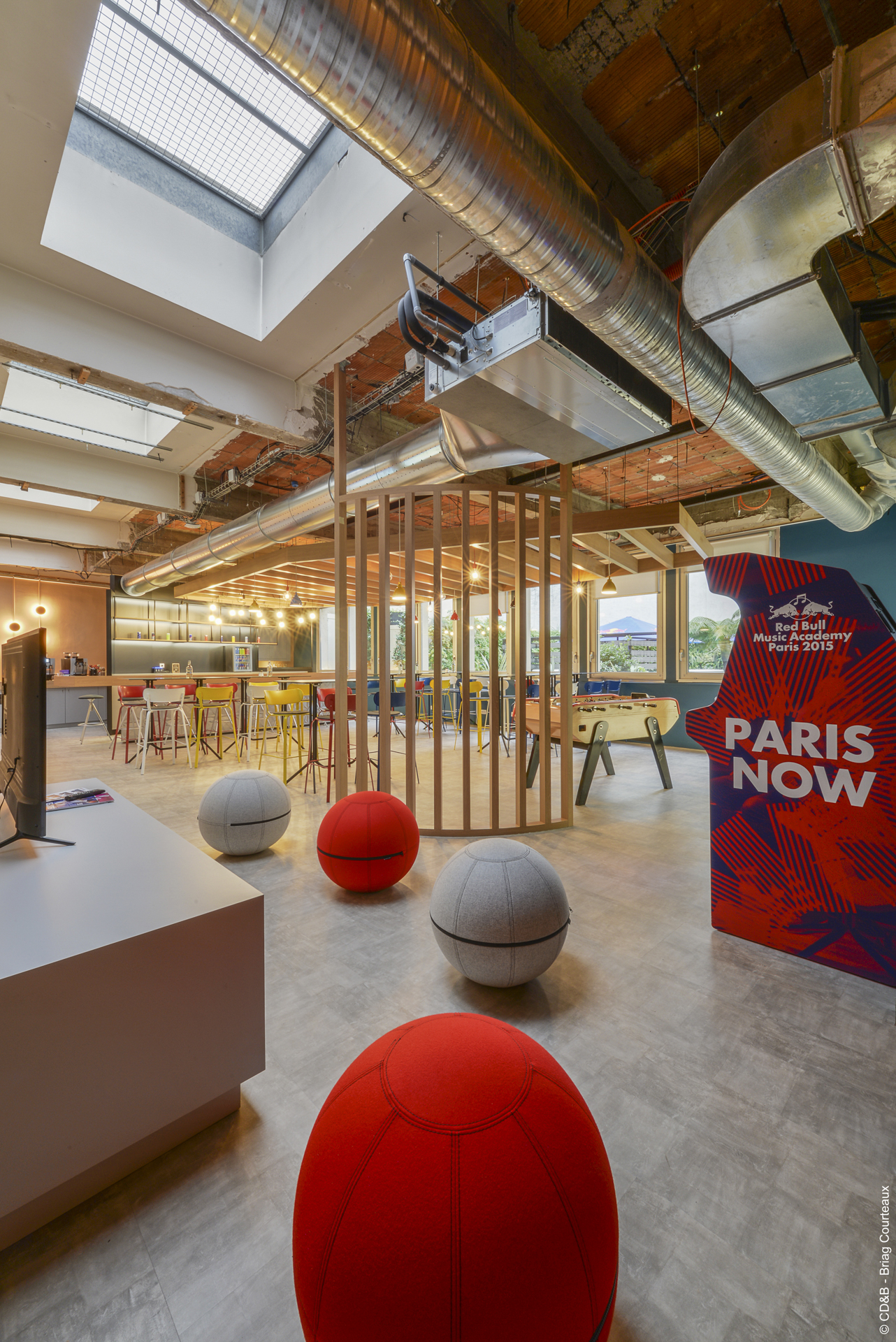 Conseil, aménagement, conception et réalisation des espaces de la société Red Bull par CDB, Meet you there.