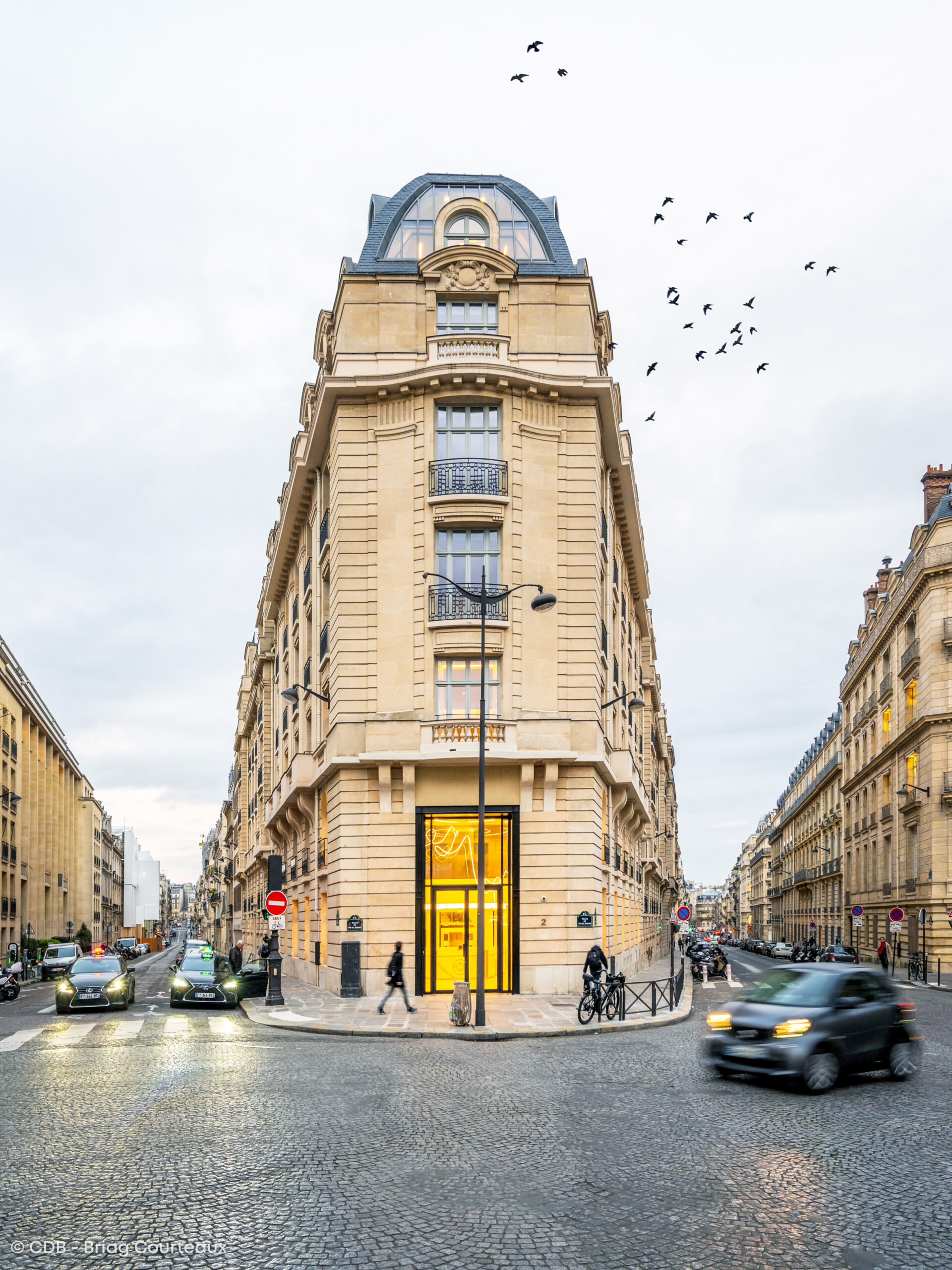 Conseil, conception, travaux et gestion du mobilier du bureau parisien du groupe Andera Partners par CDB, Meet you there